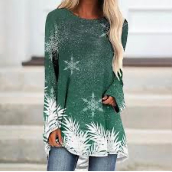 Tops - Casual Long Sleeve Holiday Snow Flake Images Shirt Women Size Medium Green NWOT